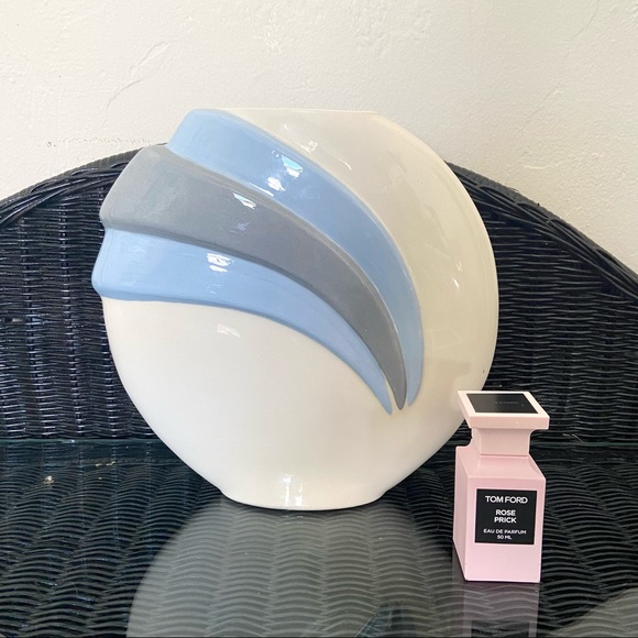 Vintage 1980s Art Deco Style Cornflower Blue and Cream Flat Round Ceramic Vase - Picture 8 of 13